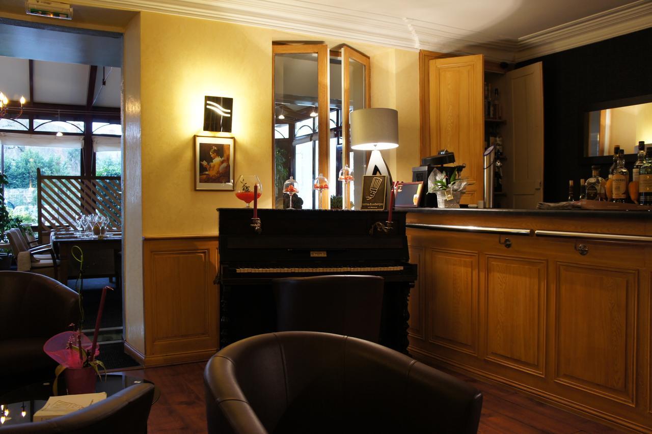 Châteaumeillant Hotel Restaurant La Goutte Noire מראה חיצוני תמונה