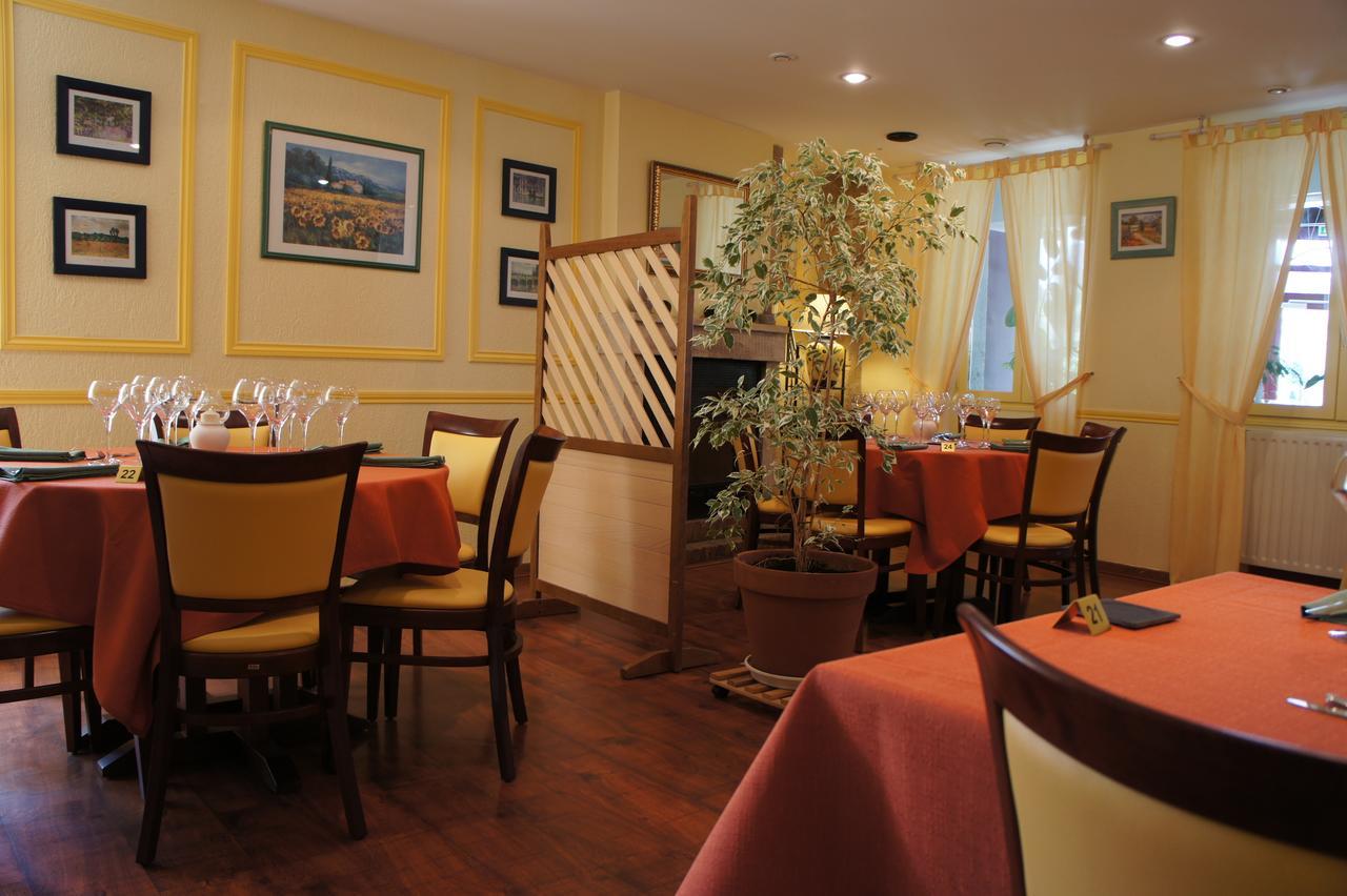 Châteaumeillant Hotel Restaurant La Goutte Noire מראה חיצוני תמונה