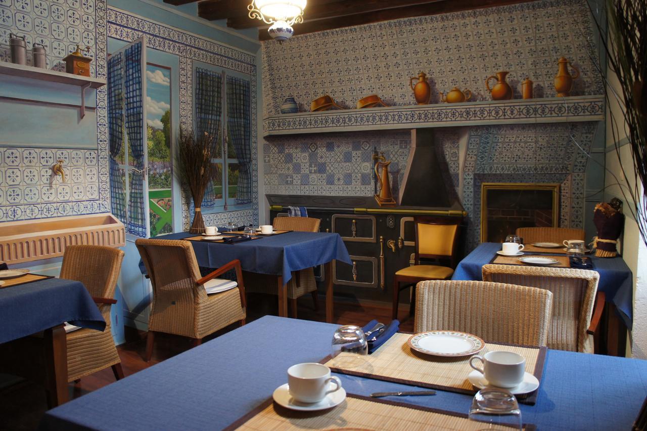 Châteaumeillant Hotel Restaurant La Goutte Noire מראה חיצוני תמונה
