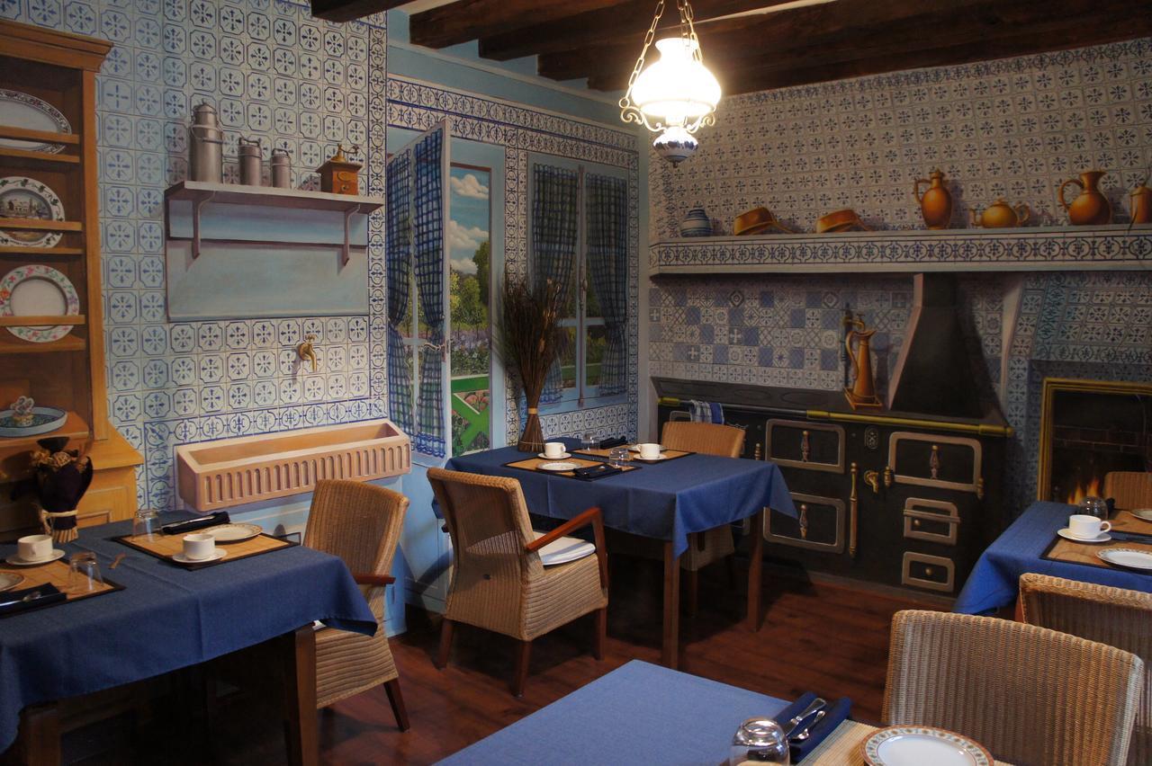 Châteaumeillant Hotel Restaurant La Goutte Noire מראה חיצוני תמונה