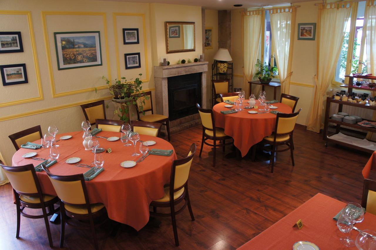 Châteaumeillant Hotel Restaurant La Goutte Noire מראה חיצוני תמונה
