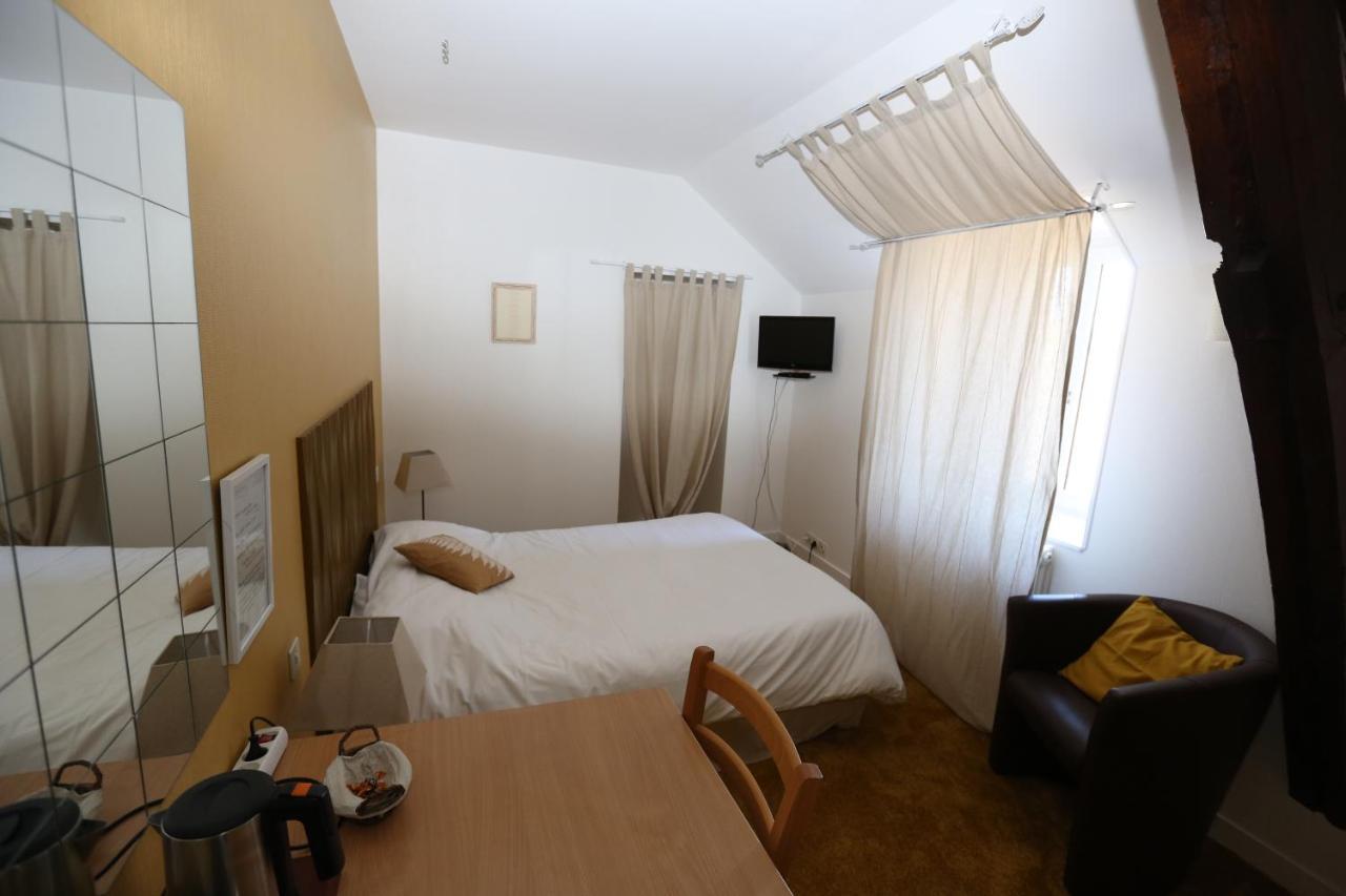 Châteaumeillant Hotel Restaurant La Goutte Noire מראה חיצוני תמונה