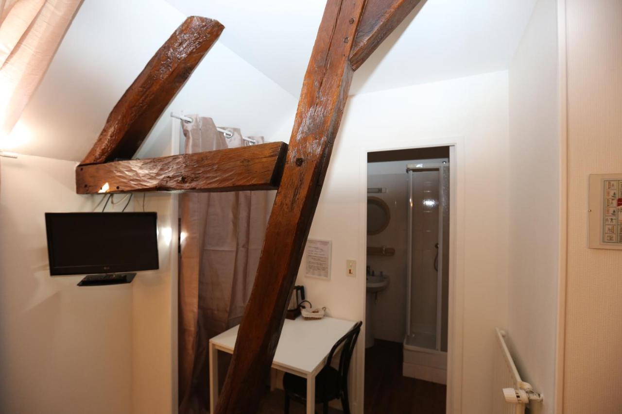 Châteaumeillant Hotel Restaurant La Goutte Noire מראה חיצוני תמונה