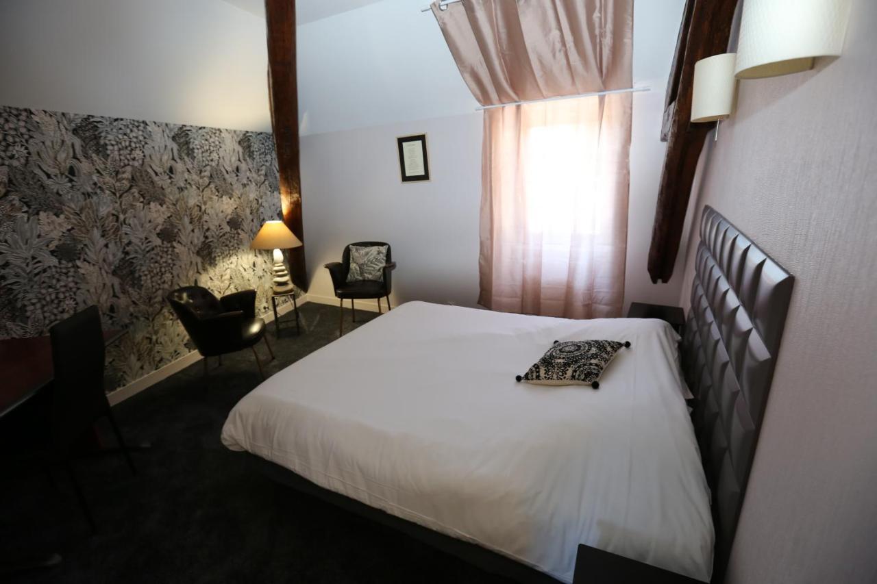 Châteaumeillant Hotel Restaurant La Goutte Noire מראה חיצוני תמונה